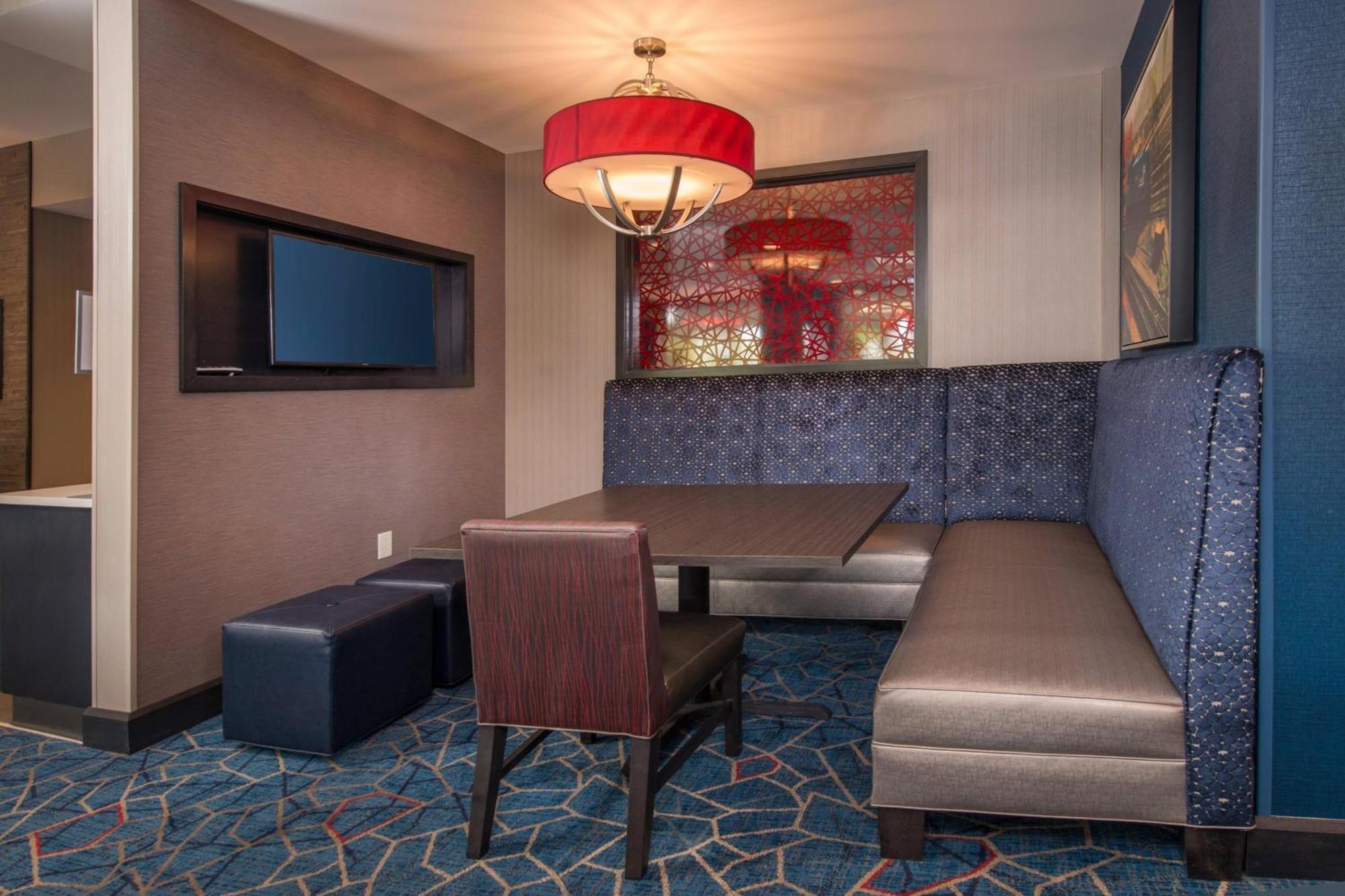 Fairfield Inn & Suites By Marriott Altoona Bagian luar foto