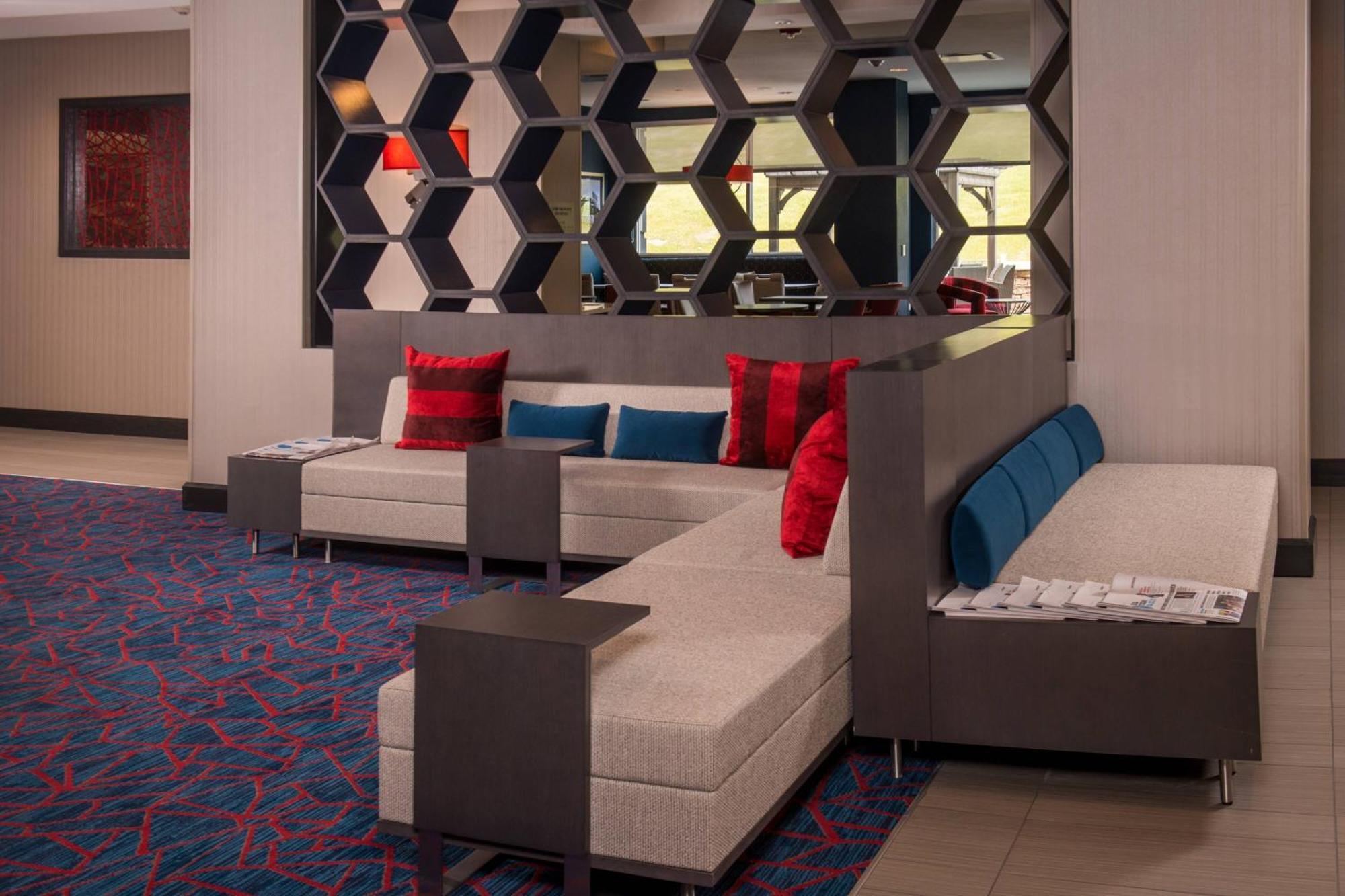 Fairfield Inn & Suites By Marriott Altoona Bagian luar foto